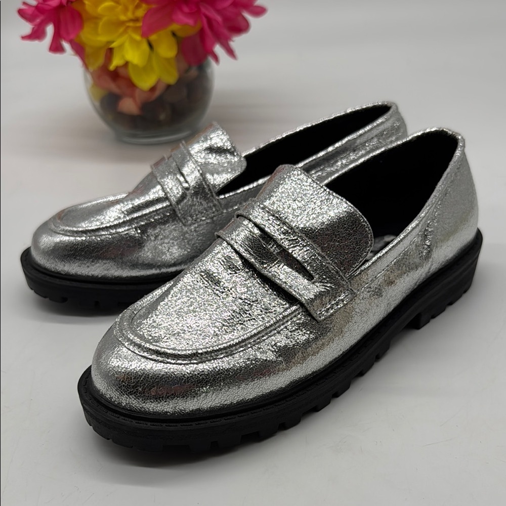 Nordstrom Silver Loafers Girls Size 4 MCL7727